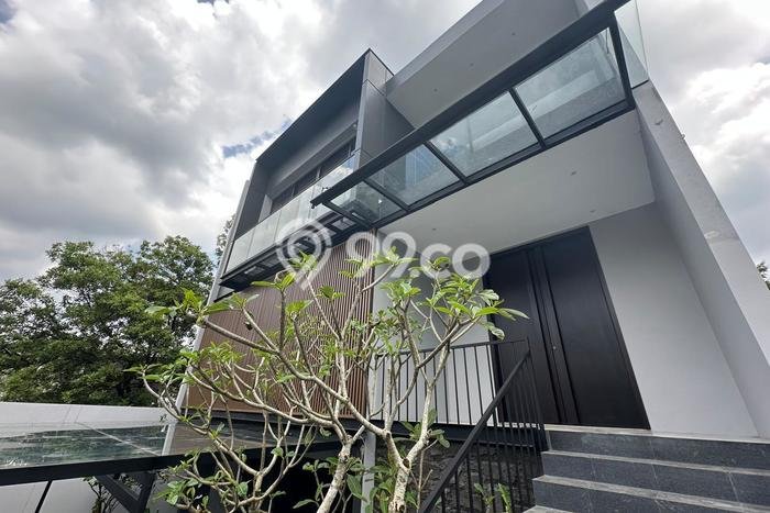 For Sale! Luxury House LT 300m2 Desain Modern di Sentul City For Sale! Luxury House LT 300m2 Desain Modern di Sentul City