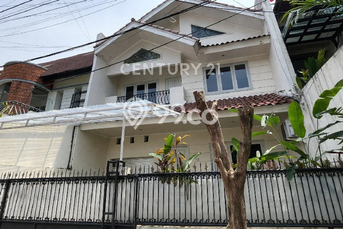 Disewakan Rumah Murah di Pondok Indah Jakarta Selatan dengan 3 KT Disewakan Rumah Murah di Pondok Indah Jakarta Selatan dengan 3 KT