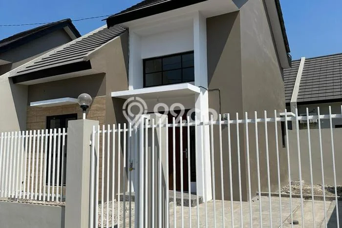For Sale Rumah 2 Kamar Lokasi Strategis Nyaman dan Strategis di Waru For Sale Rumah 2 Kamar Lokasi Strategis Nyaman dan Strategis di Waru