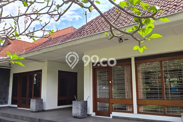 Hunian Ideal dengan LT 1260m2 & LB 450m2 Dikontrakkan di Bandung Utara Hunian Ideal dengan LT 1260m2 & LB 450m2 Dikontrakkan di Bandung Utara