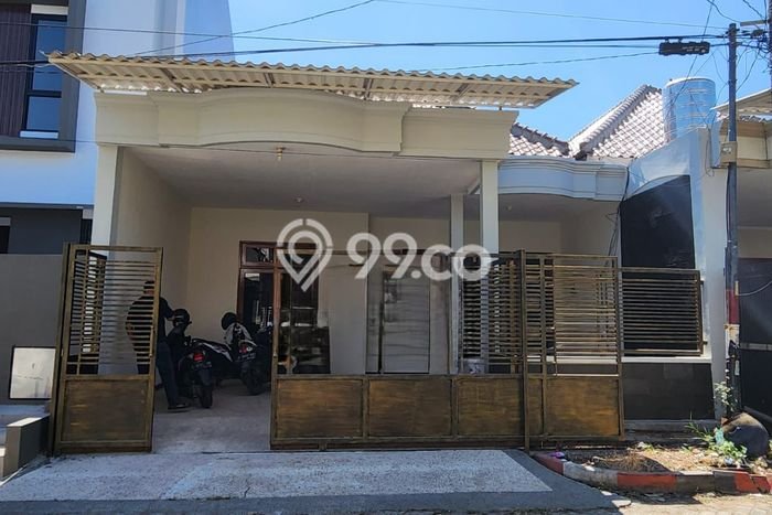 Dijual Rumah 5 Kamar Lokasi Ideal Nyaman dan Strategis di Sidoarjo Dijual Rumah 5 Kamar Lokasi Ideal Nyaman dan Strategis di Sidoarjo