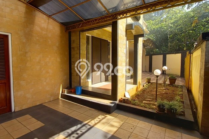 HARGA SPESIAL! Rumah kawasan Cinere, Dekat Pusat Kota, 4 KT, Luas 450m² Bangunan 500m² HARGA SPESIAL! Rumah kawasan Cinere, Dekat Pusat Kota, 4 KT, Luas 450m² Bangunan 500m²