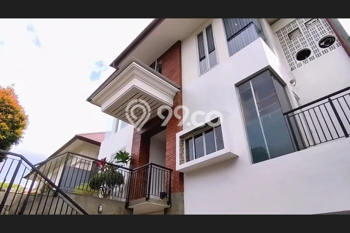 Hunian Modern dengan LT 350m2 & LB 380m2 Dikontrakkan di Pondok Indah Hunian Modern dengan LT 350m2 & LB 380m2 Dikontrakkan di Pondok Indah