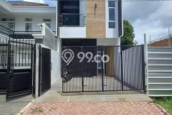 Rumah 2,5 Lantai di Lokasi Super Duper Strategis di Barat Jakarta Rumah 2,5 Lantai di Lokasi Super Duper Strategis di Barat Jakarta