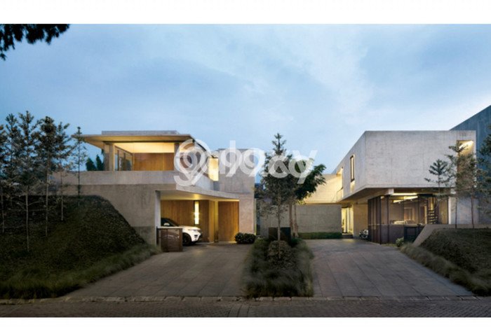 HOT PROPERTY! Rumah Premium area Candisari, Luas 1157m² LB 740m² HOT PROPERTY! Rumah Premium area Candisari, Luas 1157m² LB 740m²