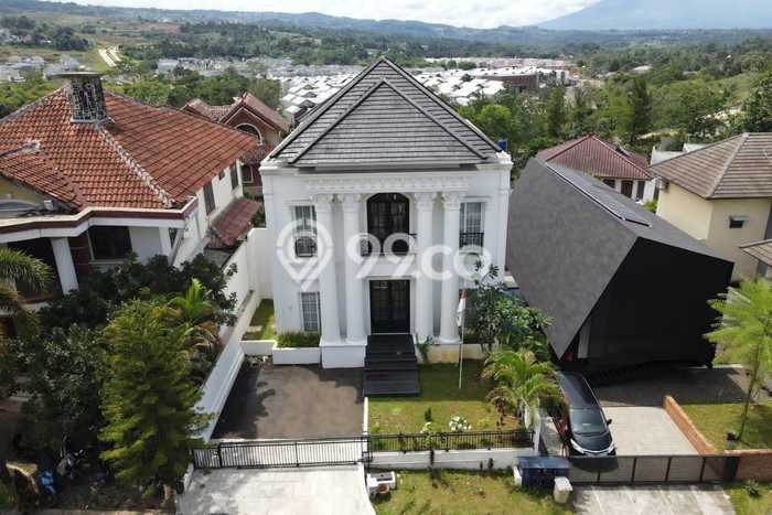 Ready to Use! Luxury House LT 381m2 Desain Modern di Sentul City Ready to Use! Luxury House LT 381m2 Desain Modern di Sentul City