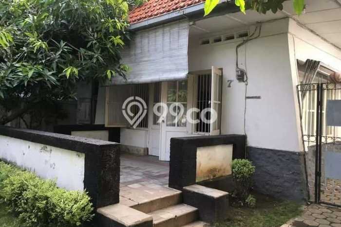 Rumah Mewah LB 350m2 Siap Pakai Desain Elegan di Surabaya Kota, Surabaya Rumah Mewah LB 350m2 Siap Pakai Desain Elegan di Surabaya Kota, Surabaya