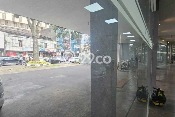 Lokasi terbaik! Rumah siap huni disewakan di Bandung Wetan LB 375m2 Lokasi terbaik! Rumah siap huni disewakan di Bandung Wetan LB 375m2