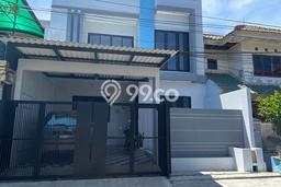 Lokasi strategis! Rumah siap pakai disewakan di Rungkut LB 128m2 Lokasi strategis! Rumah siap pakai disewakan di Rungkut LB 128m2