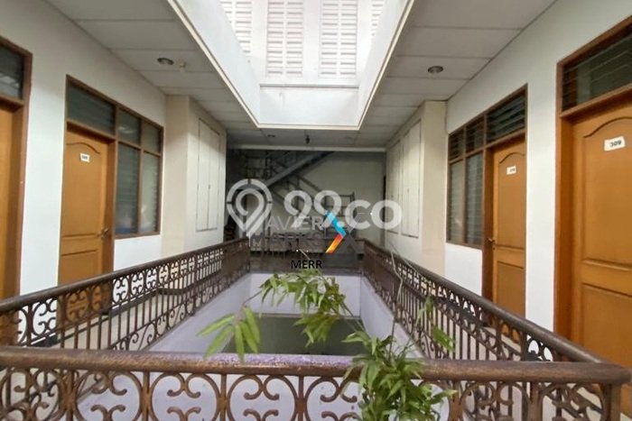 Rumah Mewah Siap Huni LT 390m2 di Wonocolo, Surabaya Rumah Mewah Siap Huni LT 390m2 di Wonocolo, Surabaya