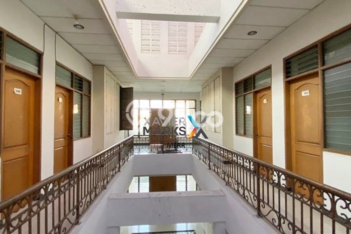 Rumah Mewah Siap Huni LT 390m2 di Wonocolo, Surabaya Rumah Mewah Siap Huni LT 390m2 di Wonocolo, Surabaya