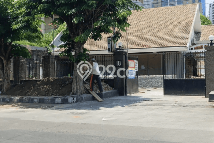 SPECIAL PRICE! Rumah di Tegalsari, 7 KT, Akses Mudah Pusat Kota, LT 618m2m² Bangunan 550m2m² SPECIAL PRICE! Rumah di Tegalsari, 7 KT, Akses Mudah Pusat Kota, LT 618m2m² Bangunan 550m2m²