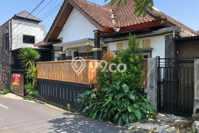 Rumah Sewa Badung LT 170m2 LB 130m2 Kawasan Tibubeneng Rumah Sewa Badung LT 170m2 LB 130m2 Kawasan Tibubeneng