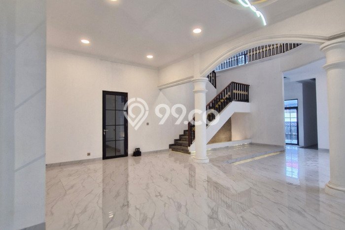 Dijual Rumah Luas Megah Dengan View Eksklusif di Tomang, Jakarta Barat Dijual Rumah Luas Megah Dengan View Eksklusif di Tomang, Jakarta Barat