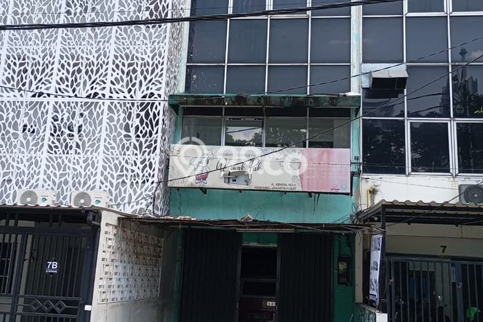 Ruko untuk disewa di Menteng punya LT 73m2 & LB 219m2 harga sewa kompetitif Ruko untuk disewa di Menteng punya LT 73m2 & LB 219m2 harga sewa kompetitif