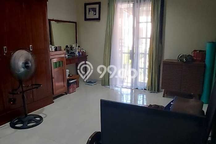 Rumah Luas Asri 1 KT Siap Pakai di Raffles Hills Jakarta Timur Rumah Luas Asri 1 KT Siap Pakai di Raffles Hills Jakarta Timur