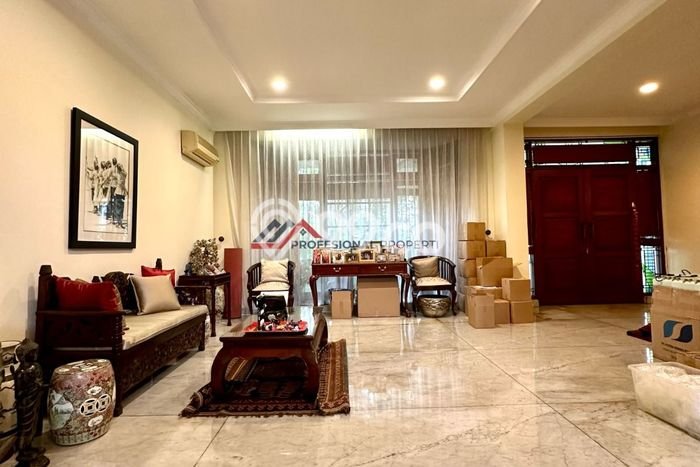 For Sale! Luxury House LT 880m2 Desain Elegan di Ampera For Sale! Luxury House LT 880m2 Desain Elegan di Ampera