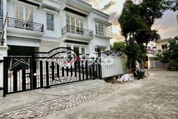 Rumah Mewah LB 330m2 Siap Huni Desain Elegan di Rempoa, Tangerang Rumah Mewah LB 330m2 Siap Huni Desain Elegan di Rempoa, Tangerang