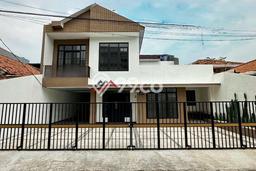 Rumah Nyaman dengan Luas Tanah 198m² dan Luas Bangunan 285m² di Kawasan Kebayoran Baru, Jakarta Selatan Rumah Nyaman dengan Luas Tanah 198m² dan Luas Bangunan 285m² di Kawasan Kebayoran Baru, Jakarta Selatan