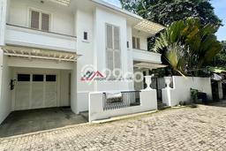 For Sale! Luxury House LT 247m2 Desain Elegan di Kemang For Sale! Luxury House LT 247m2 Desain Elegan di Kemang