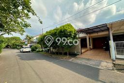 RECOMMENDED! Rumah di Tanjung Barat, 3 KT, Lokasi Strategis, Luas 252m² LB 200m² RECOMMENDED! Rumah di Tanjung Barat, 3 KT, Lokasi Strategis, Luas 252m² LB 200m²