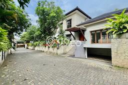 Jual Rumah Luas Elegan Dengan View Eksklusif di Kemang, Jakarta Selatan Jual Rumah Luas Elegan Dengan View Eksklusif di Kemang, Jakarta Selatan