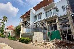 PROPERTI PILIHAN! Rumah di Cilandak, Luas 216m² LB 410m² PROPERTI PILIHAN! Rumah di Cilandak, Luas 216m² LB 410m²