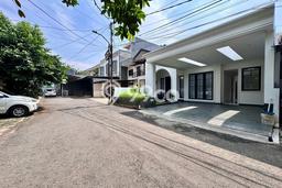 Rumah Asri area Lebak Bulus, 4 KT, Area Tenang, Luas 218m² Bangunan 260m² Rumah Asri area Lebak Bulus, 4 KT, Area Tenang, Luas 218m² Bangunan 260m²