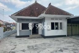 HOT DEAL! Rumah di Banjarsari, 3 KT, Area Asri, LT 565m² LB 400m² HOT DEAL! Rumah di Banjarsari, 3 KT, Area Asri, LT 565m² LB 400m²