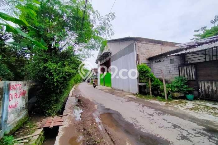 Gudang disewakan lokasi strategis Colomadu Solo 300m2 Gudang disewakan lokasi strategis Colomadu Solo 300m2