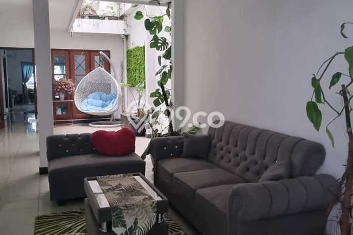 Rumah Elit Modern Tanpa Renovasi di Warung Buncit Jakarta Selatan Rumah Elit Modern Tanpa Renovasi di Warung Buncit Jakarta Selatan