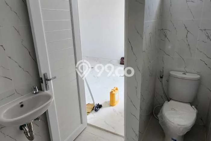 For Sale Rumah 3 Kamar Lokasi Ideal Nyaman dan Strategis di Ciracas For Sale Rumah 3 Kamar Lokasi Ideal Nyaman dan Strategis di Ciracas