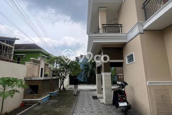 Lokasi strategis! Rumah siap pakai dikontrakkan di Banguntapan LB 180m2 Lokasi strategis! Rumah siap pakai dikontrakkan di Banguntapan LB 180m2