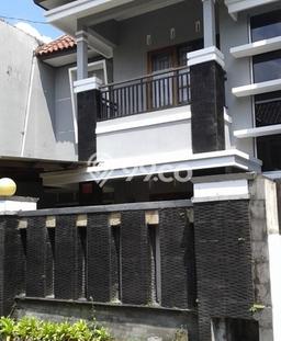 Disewakan! Rumah 4 Kamar Tidur &
3 Kamar Mandi di Caturtunggal, Sleman Disewakan! Rumah 4 Kamar Tidur &
3 Kamar Mandi di Caturtunggal, Sleman