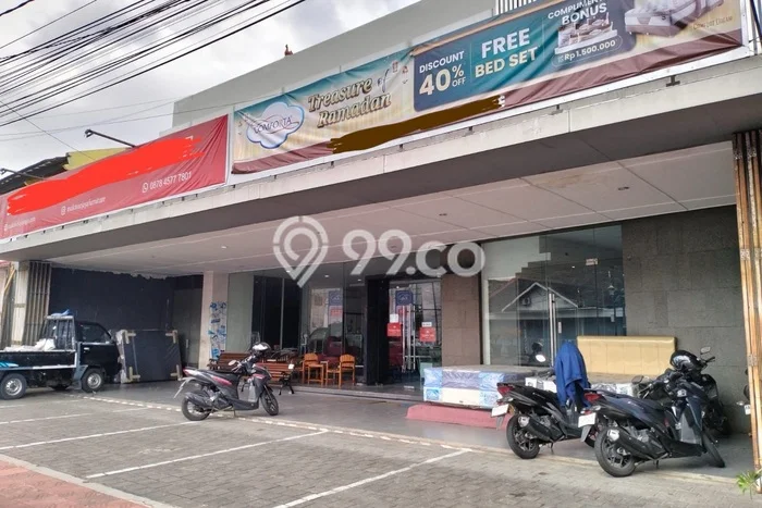 Disewakan Ruko komersial di Mantrijeron luas bangunan 1800m2 Disewakan Ruko komersial di Mantrijeron luas bangunan 1800m2