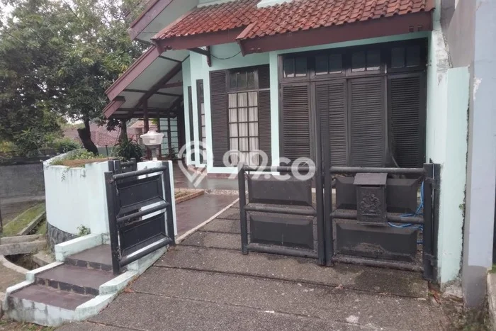 Rumah Mewah LB 250m2 Siap Pakai Desain Elegan di Pangkalan Jati, Depok Rumah Mewah LB 250m2 Siap Pakai Desain Elegan di Pangkalan Jati, Depok