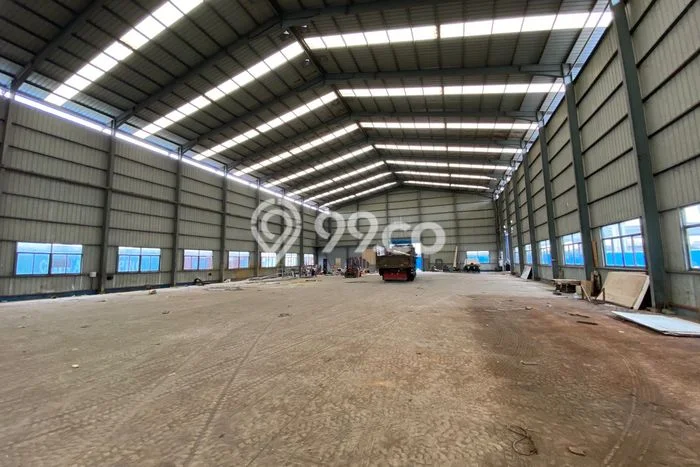 Gudang Disewa di Bekasi dengan LB 2000m2 Area Komersial Ramai Gudang Disewa di Bekasi dengan LB 2000m2 Area Komersial Ramai