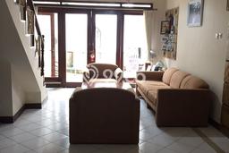 Rumah Strategis Modern Lb 250m2 di Cinere, Depok Rumah Strategis Modern Lb 250m2 di Cinere, Depok