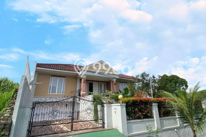 Dijual Rumah Premium dengan Fasilitas Sekitar Komplit di Cinere, Depok Dijual Rumah Premium dengan Fasilitas Sekitar Komplit di Cinere, Depok