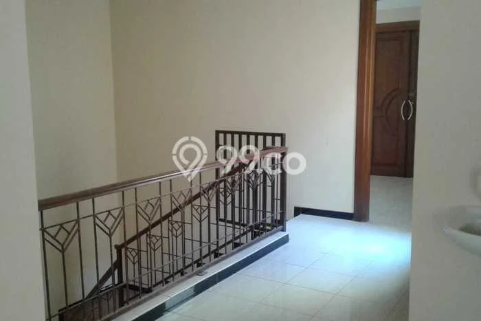 Rumah Bagus Siap Huni Di Tenggilis Mejoyo Luas 209m2 Aman Rumah Bagus Siap Huni Di Tenggilis Mejoyo Luas 209m2 Aman