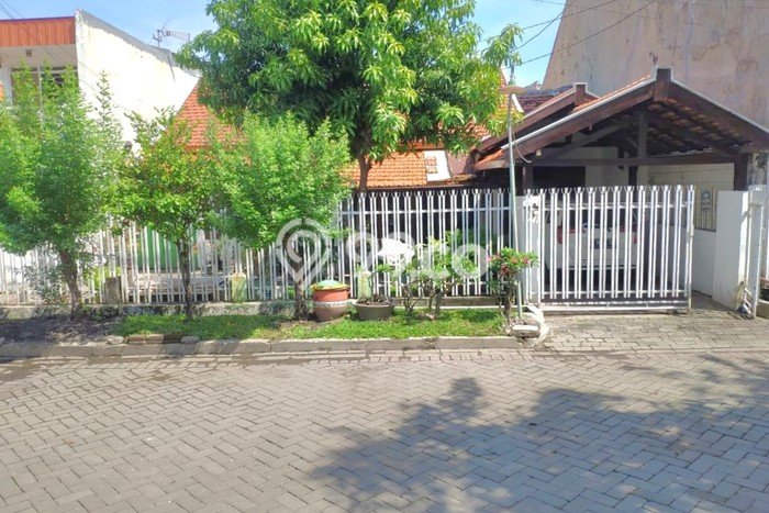 Dijual Cepat Rumah Bagus Siap Huni LB 200m2 di Tenggilis Mejoyo, Surabaya Dijual Cepat Rumah Bagus Siap Huni LB 200m2 di Tenggilis Mejoyo, Surabaya