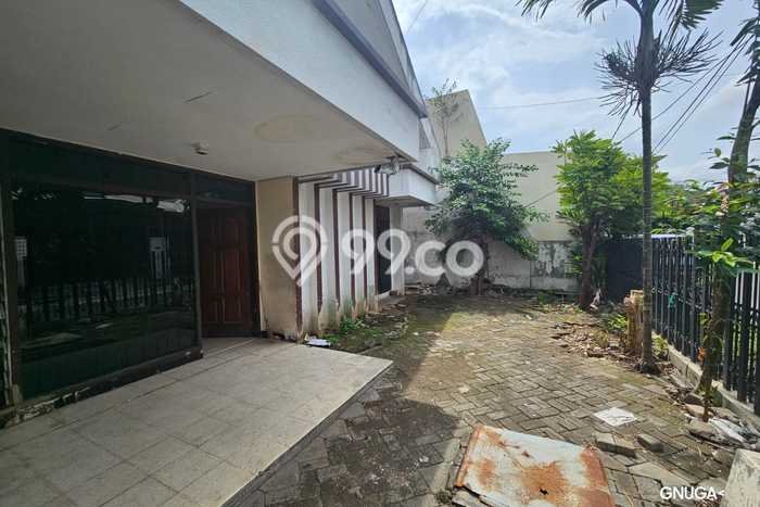Rumah Elit Modern Tanpa Renovasi di Dharma Husada Surabaya Rumah Elit Modern Tanpa Renovasi di Dharma Husada Surabaya