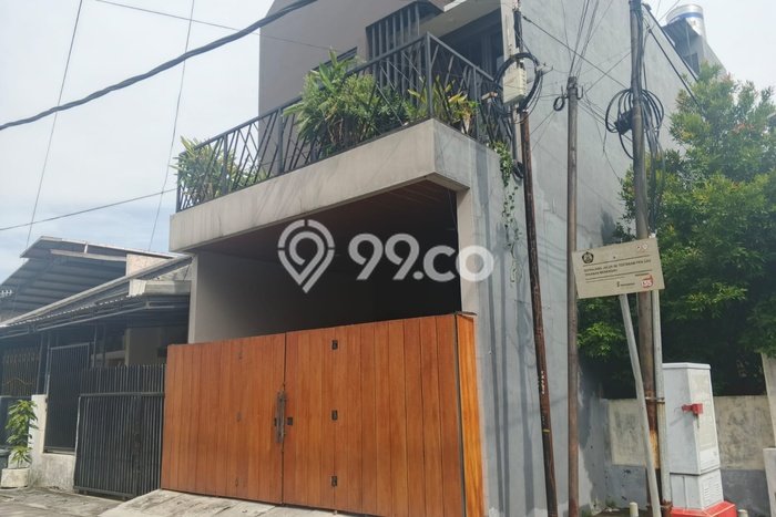 Rumah Modern Cantik 3 KT Bisa Langsung Pindah di Rungkut Rumah Modern Cantik 3 KT Bisa Langsung Pindah di Rungkut