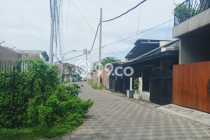 Rumah Modern Cantik 3 KT Bisa Langsung Pindah di Rungkut Rumah Modern Cantik 3 KT Bisa Langsung Pindah di Rungkut