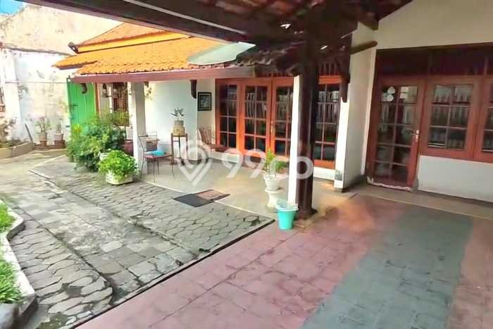 Dijual Cepat Rumah Bagus Siap Huni LB 200m2 di Tenggilis Mejoyo, Surabaya Dijual Cepat Rumah Bagus Siap Huni LB 200m2 di Tenggilis Mejoyo, Surabaya