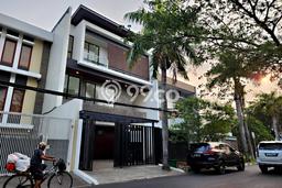 Rumah Elit LB 465m2 Siap Huni Desain Elegan di Kalideres, Jakarta Barat Rumah Elit LB 465m2 Siap Huni Desain Elegan di Kalideres, Jakarta Barat