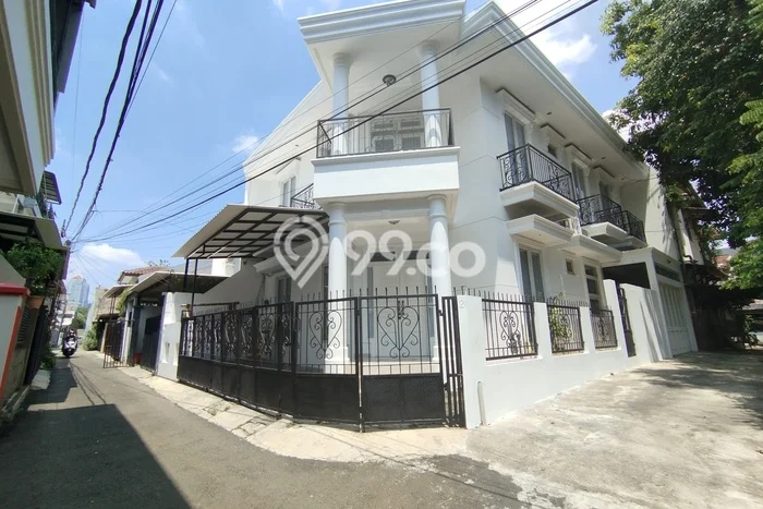 Rumah Bagus Siap Huni Di Tebet Luas 300m2 Lokasi Strategis Rumah Bagus Siap Huni Di Tebet Luas 300m2 Lokasi Strategis