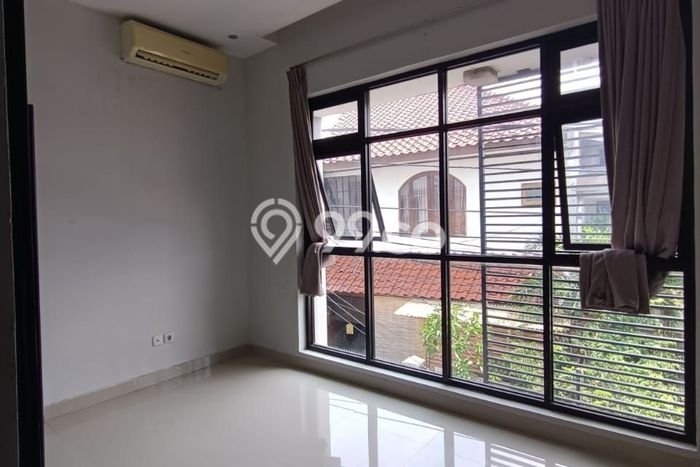 Rumah Bagus Siap Pakai Di Tebet Luas 150m2 Lokasi Strategis Rumah Bagus Siap Pakai Di Tebet Luas 150m2 Lokasi Strategis