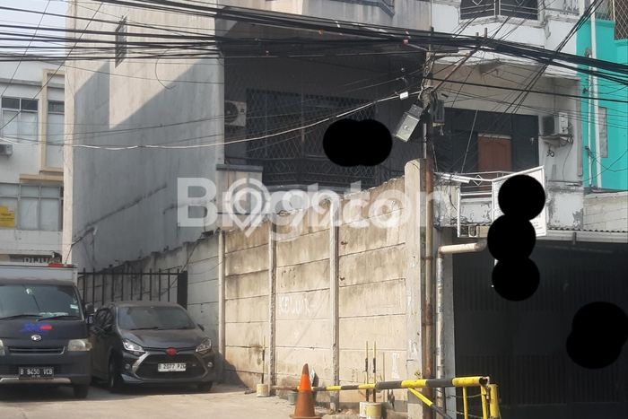 Ruko Dijual di Jakarta Barat LT 113m2 & LB 270m2 Lokasi Terbaik! Ruko Dijual di Jakarta Barat LT 113m2 & LB 270m2 Lokasi Terbaik!