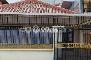 Jarang Ada! Rumah Sewa 5 Kamar Bagus Siap Huni Tanjung Duren Jarang Ada! Rumah Sewa 5 Kamar Bagus Siap Huni Tanjung Duren